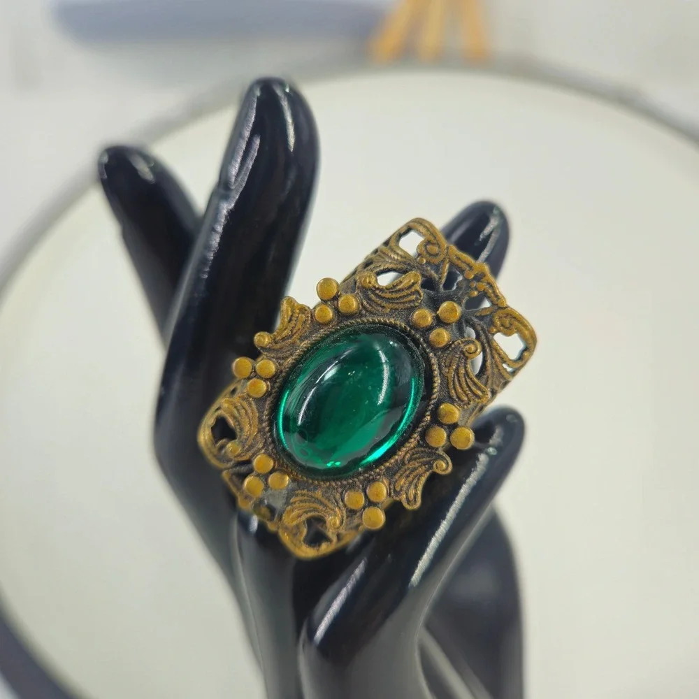 Vintage Style Filigree Adjustable Ring‎ Green Glass Cabochon Antique Brass Tone